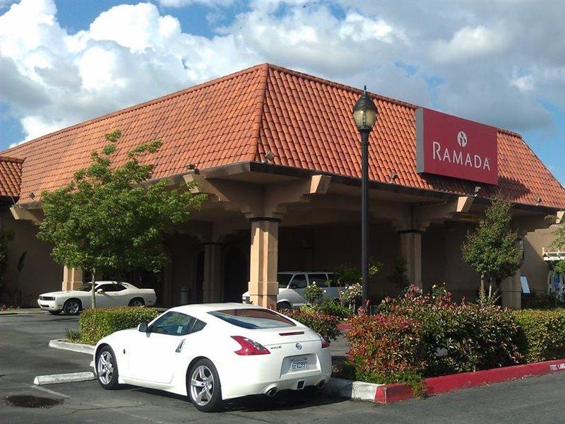 Hôtel Ramada By Wyndham Fresno North Extérieur photo