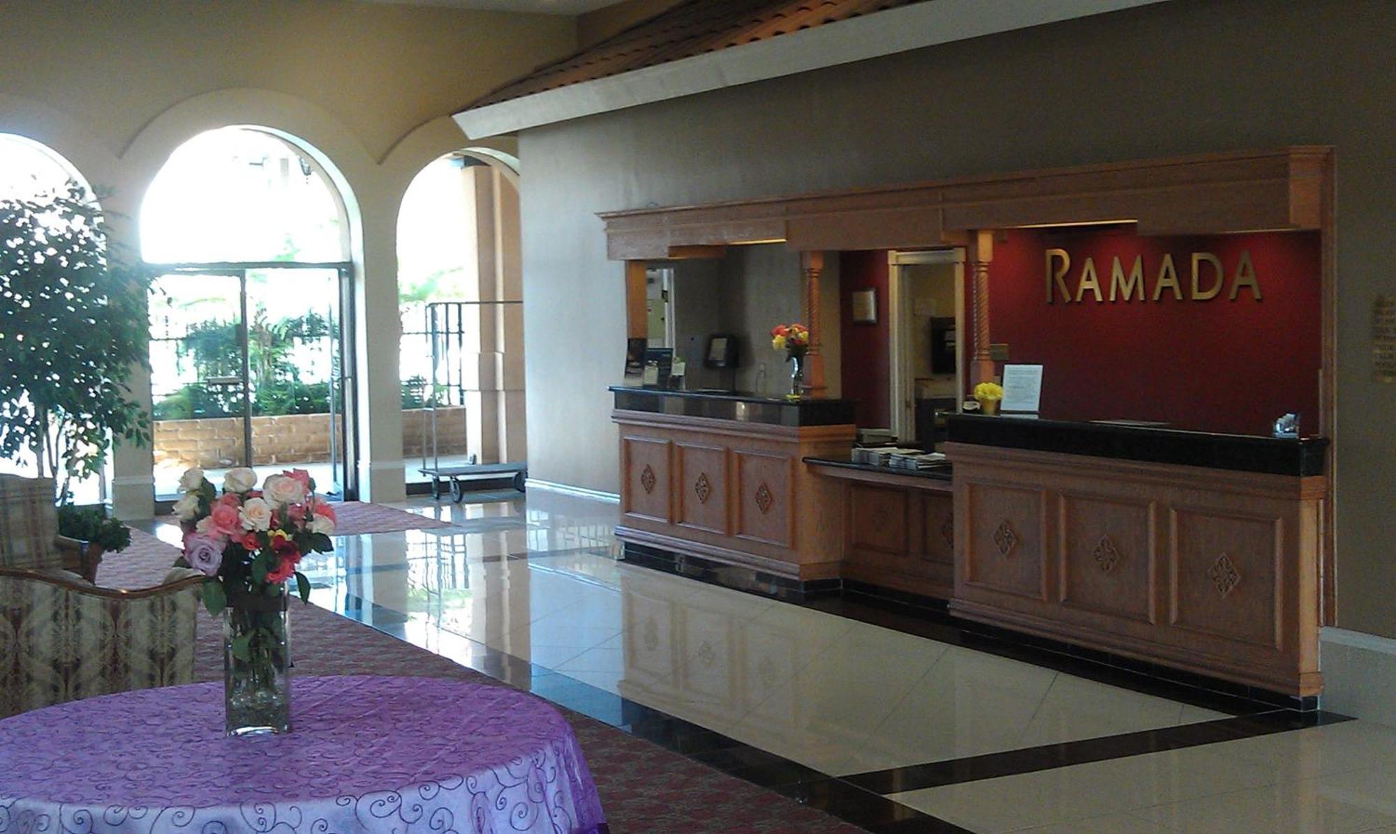 Hôtel Ramada By Wyndham Fresno North Extérieur photo