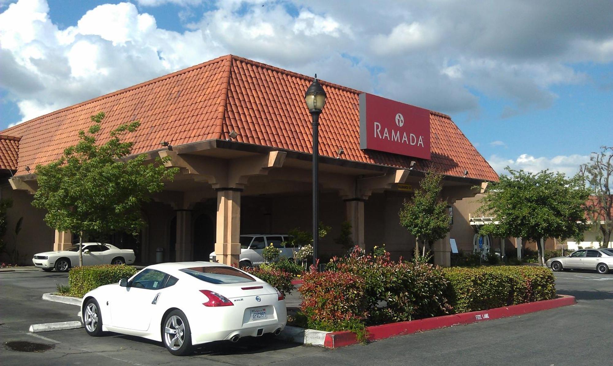 Hôtel Ramada By Wyndham Fresno North Extérieur photo